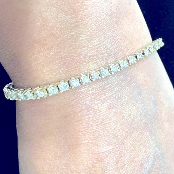 Absolutely stunning 14K gold and 56 diamonds (3 carats) tennis bracelet - Picture 1 of 12